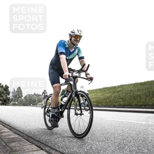21.06.2026 - 29. Vierlanden-Triathlon H.Heesch http://msf.ph/oto/9905252 21.06.2026 11:04:28 Radfahren 94, 100, 494, 557 meine-sportfotos.de