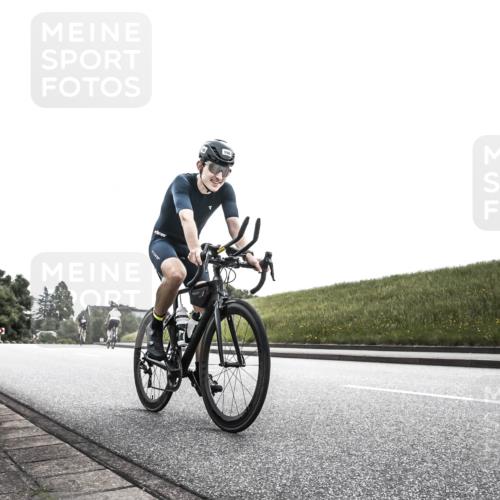 21.06.2026 - 29. Vierlanden-Triathlon H.Heesch http://msf.ph/oto/9905258 21.06.2026 11:04:30 Radfahren 94, 100, 494, 557 meine-sportfotos.de