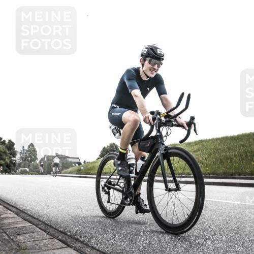 21.06.2026 - 29. Vierlanden-Triathlon H.Heesch http://msf.ph/oto/9905261 21.06.2026 11:04:30 Radfahren 94, 100, 494, 557 meine-sportfotos.de