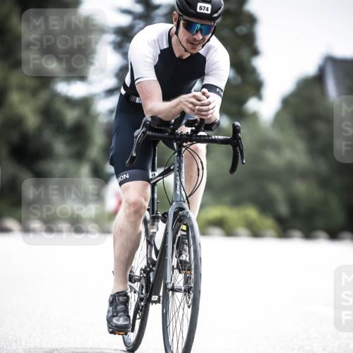 21.06.2026 - 29. Vierlanden-Triathlon H.Heesch http://msf.ph/oto/9905266 21.06.2026 11:41:52 Radfahren 133, 636, 674, 726 meine-sportfotos.de