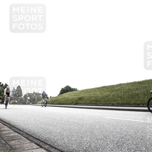 21.06.2026 - 29. Vierlanden-Triathlon H.Heesch http://msf.ph/oto/9905267 21.06.2026 11:04:42 Radfahren 98, 178, 223, 586, 654, 1357 meine-sportfotos.de