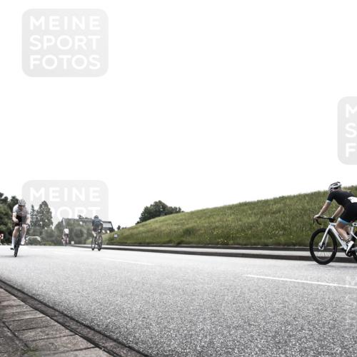 21.06.2026 - 29. Vierlanden-Triathlon H.Heesch http://msf.ph/oto/9905271 21.06.2026 11:04:42 Radfahren 98, 178, 223, 586, 654, 1357 meine-sportfotos.de
