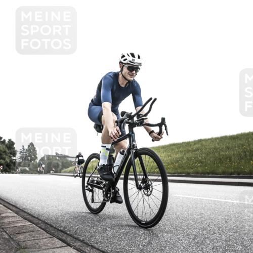 21.06.2026 - 29. Vierlanden-Triathlon H.Heesch http://msf.ph/oto/9905278 21.06.2026 11:04:44 Radfahren 98, 586, 654, 1357 meine-sportfotos.de