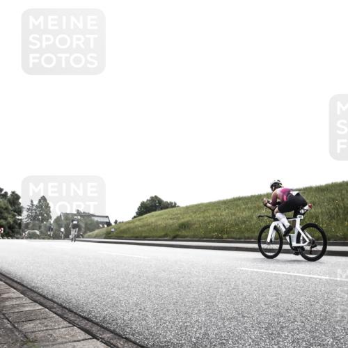 21.06.2026 - 29. Vierlanden-Triathlon H.Heesch http://msf.ph/oto/9905281 21.06.2026 11:04:45 Radfahren 98, 291, 654, 1357 meine-sportfotos.de