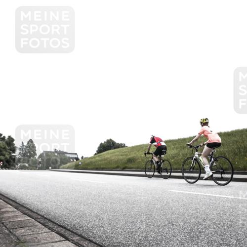 21.06.2026 - 29. Vierlanden-Triathlon H.Heesch http://msf.ph/oto/9905309 21.06.2026 11:04:59 Radfahren 46, 64, 523, 739 meine-sportfotos.de