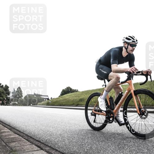 21.06.2026 - 29. Vierlanden-Triathlon H.Heesch http://msf.ph/oto/9905379 21.06.2026 11:06:20 Radfahren 56, 174, 199, 244, 665, 668, 745 meine-sportfotos.de