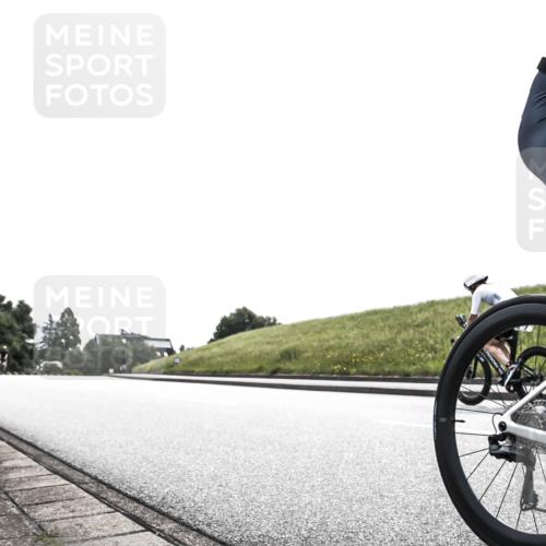 21.06.2026 - 29. Vierlanden-Triathlon H.Heesch http://msf.ph/oto/9905568 21.06.2026 11:11:13 Radfahren 137, 161, 299, 673 meine-sportfotos.de