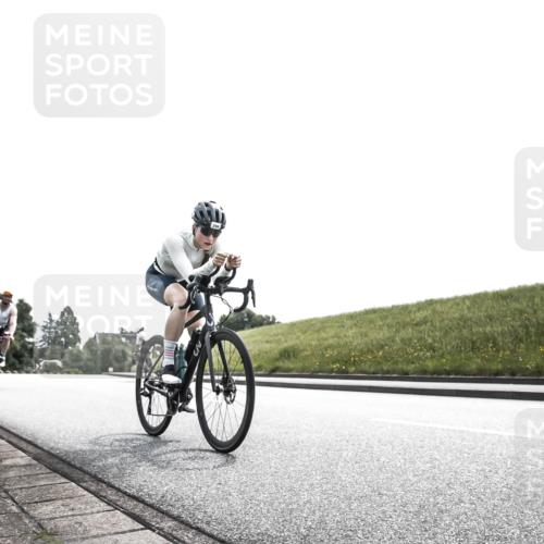 21.06.2026 - 29. Vierlanden-Triathlon H.Heesch http://msf.ph/oto/9905575 21.06.2026 11:11:14 Radfahren 137, 138, 161, 299, 673 meine-sportfotos.de