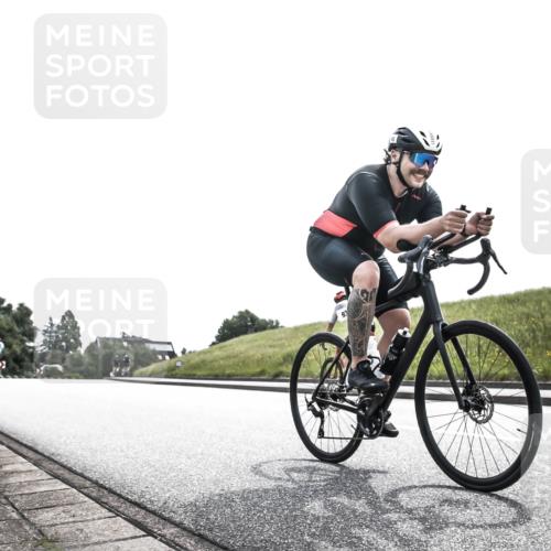 21.06.2026 - 29. Vierlanden-Triathlon H.Heesch http://msf.ph/oto/9905741 21.06.2026 11:14:07 Radfahren 88, 93, 705, 733 meine-sportfotos.de