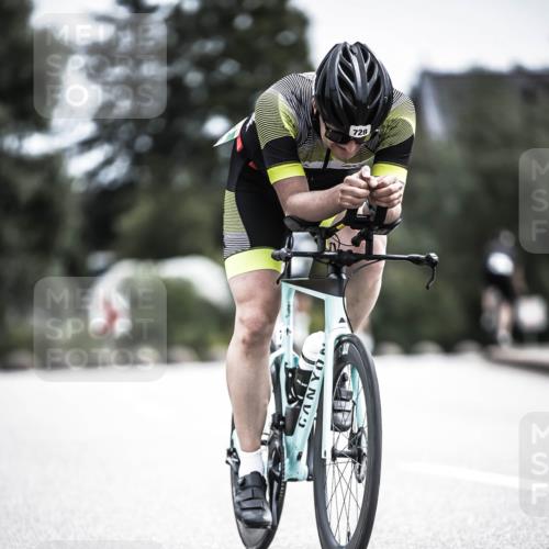 21.06.2026 - 29. Vierlanden-Triathlon H.Heesch http://msf.ph/oto/9905765 21.06.2026 11:43:02 Radfahren 699, 728, 729 meine-sportfotos.de