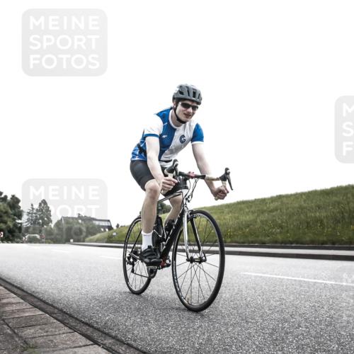 21.06.2026 - 29. Vierlanden-Triathlon H.Heesch http://msf.ph/oto/9905884 21.06.2026 11:18:58 Radfahren 195, 664, 808 meine-sportfotos.de