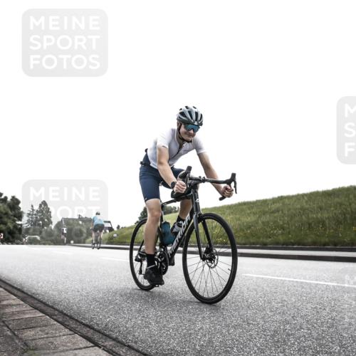 21.06.2026 - 29. Vierlanden-Triathlon H.Heesch http://msf.ph/oto/9905931 21.06.2026 11:20:07 Radfahren 20, 301, 782 meine-sportfotos.de