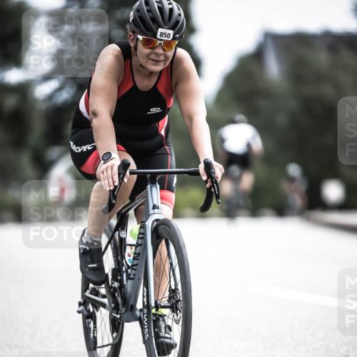 21.06.2026 - 29. Vierlanden-Triathlon H.Heesch http://msf.ph/oto/9905965 21.06.2026 11:40:08 Radfahren 87, 688, 850 meine-sportfotos.de