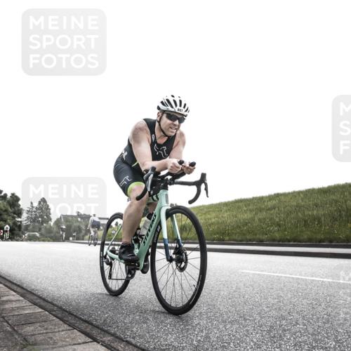 21.06.2026 - 29. Vierlanden-Triathlon H.Heesch http://msf.ph/oto/9905986 21.06.2026 11:21:08 Radfahren 44, 755, 779, 807 meine-sportfotos.de