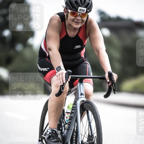 21.06.2026 - 29. Vierlanden-Triathlon H.Heesch http://msf.ph/oto/9905994 21.06.2026 11:40:09 Radfahren 87, 688, 850 meine-sportfotos.de