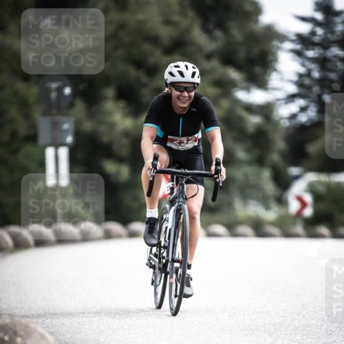 21.06.2026 - 29. Vierlanden-Triathlon H.Heesch http://msf.ph/oto/9906006 21.06.2026 11:40:17 Radfahren 232, 688 meine-sportfotos.de