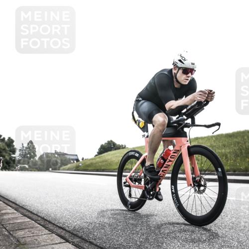 21.06.2026 - 29. Vierlanden-Triathlon H.Heesch http://msf.ph/oto/9906025 21.06.2026 11:22:30 Radfahren 96, 767, 780, 785 meine-sportfotos.de