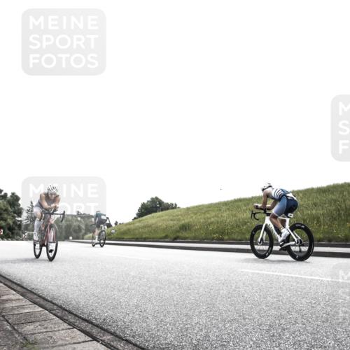 21.06.2026 - 29. Vierlanden-Triathlon H.Heesch http://msf.ph/oto/9906068 21.06.2026 11:24:19 Radfahren 242, 273, 896 meine-sportfotos.de