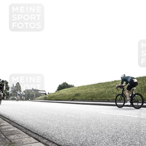 21.06.2026 - 29. Vierlanden-Triathlon H.Heesch http://msf.ph/oto/9906071 21.06.2026 11:24:20 Radfahren 242, 273, 896 meine-sportfotos.de