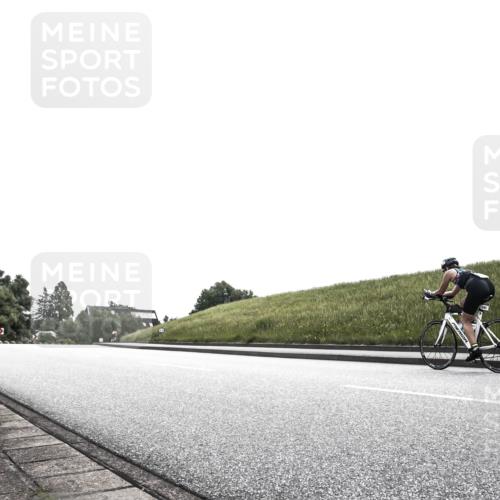 21.06.2026 - 29. Vierlanden-Triathlon H.Heesch http://msf.ph/oto/9906085 21.06.2026 11:24:42 Radfahren 677, 758 meine-sportfotos.de