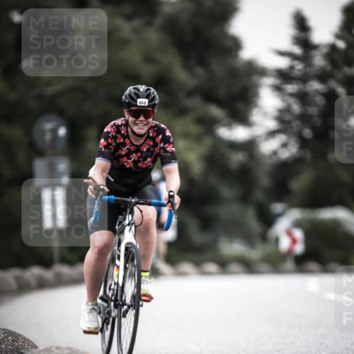 21.06.2026 - 29. Vierlanden-Triathlon H.Heesch http://msf.ph/oto/9906122 21.06.2026 10:24:32 Radfahren 84, 94, 169, 370, 552, 622, 625 meine-sportfotos.de
