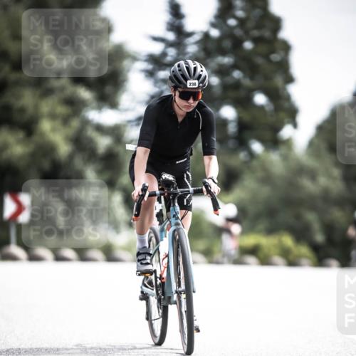 21.06.2026 - 29. Vierlanden-Triathlon H.Heesch http://msf.ph/oto/9906140 21.06.2026 11:44:54 Radfahren 238, 291, 672, 696 meine-sportfotos.de