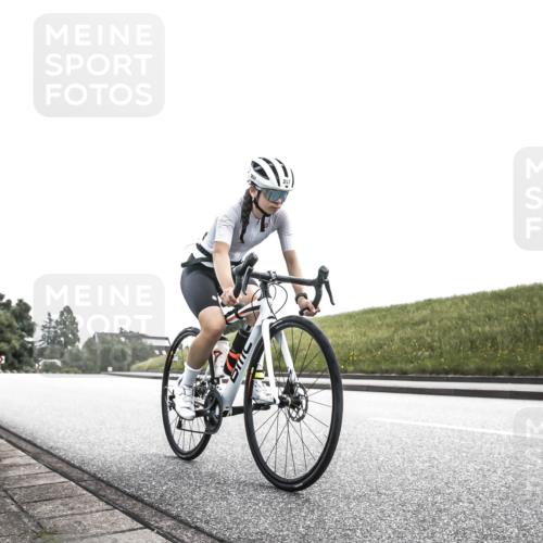 21.06.2026 - 29. Vierlanden-Triathlon H.Heesch http://msf.ph/oto/9906141 21.06.2026 11:27:08 Radfahren 257 meine-sportfotos.de