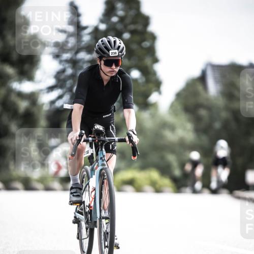 21.06.2026 - 29. Vierlanden-Triathlon H.Heesch http://msf.ph/oto/9906152 21.06.2026 11:44:54 Radfahren 238, 291, 672, 696 meine-sportfotos.de
