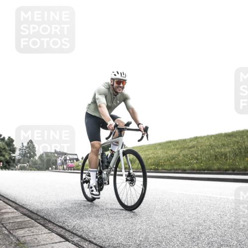 21.06.2026 - 29. Vierlanden-Triathlon H.Heesch http://msf.ph/oto/9906169 21.06.2026 11:28:16 Radfahren 827, 892 meine-sportfotos.de