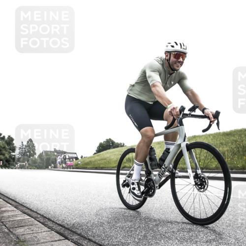 21.06.2026 - 29. Vierlanden-Triathlon H.Heesch http://msf.ph/oto/9906173 21.06.2026 11:28:16 Radfahren 827, 892 meine-sportfotos.de