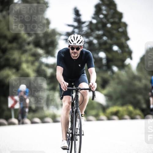 21.06.2026 - 29. Vierlanden-Triathlon H.Heesch http://msf.ph/oto/9906227 21.06.2026 11:45:01 Radfahren 255, 696 meine-sportfotos.de