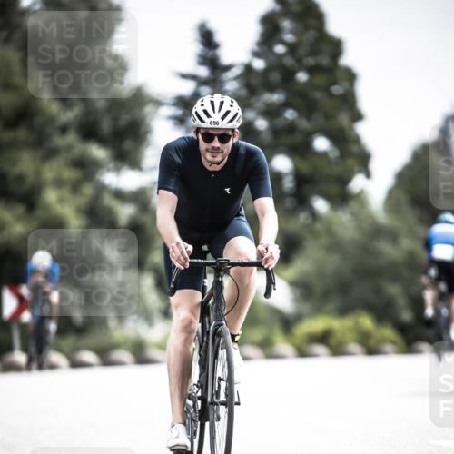 21.06.2026 - 29. Vierlanden-Triathlon H.Heesch http://msf.ph/oto/9906229 21.06.2026 11:45:01 Radfahren 255, 696 meine-sportfotos.de