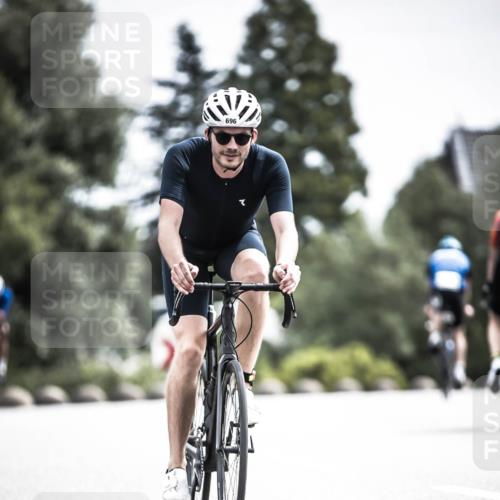 21.06.2026 - 29. Vierlanden-Triathlon H.Heesch http://msf.ph/oto/9906235 21.06.2026 11:45:01 Radfahren 255, 696 meine-sportfotos.de