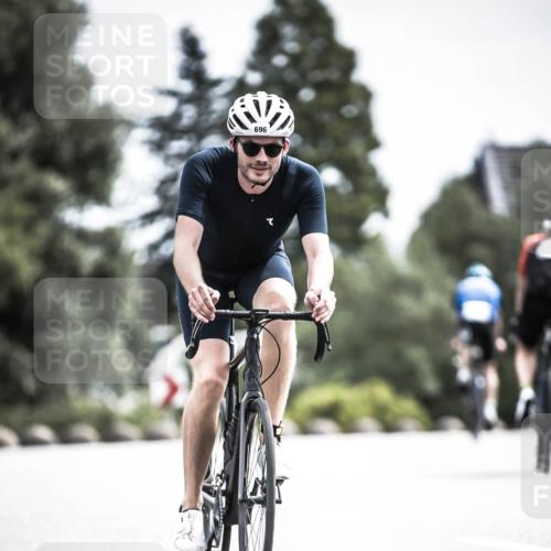 21.06.2026 - 29. Vierlanden-Triathlon H.Heesch http://msf.ph/oto/9906238 21.06.2026 11:45:01 Radfahren 255, 696 meine-sportfotos.de