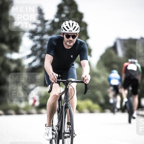 21.06.2026 - 29. Vierlanden-Triathlon H.Heesch http://msf.ph/oto/9906242 21.06.2026 11:45:02 Radfahren 255, 696 meine-sportfotos.de