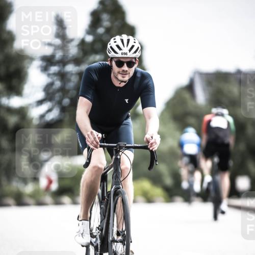 21.06.2026 - 29. Vierlanden-Triathlon H.Heesch http://msf.ph/oto/9906245 21.06.2026 11:45:02 Radfahren 255, 696 meine-sportfotos.de