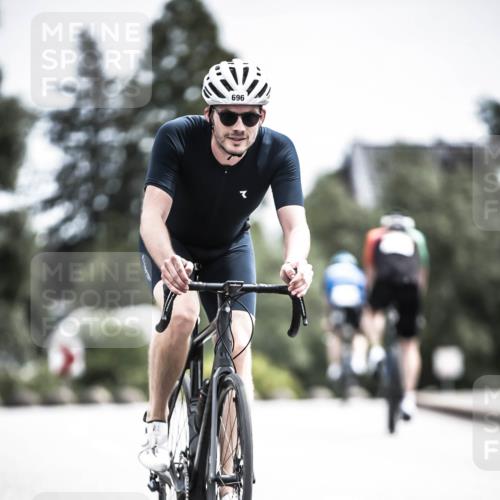 21.06.2026 - 29. Vierlanden-Triathlon H.Heesch http://msf.ph/oto/9906248 21.06.2026 11:45:02 Radfahren 255, 696 meine-sportfotos.de