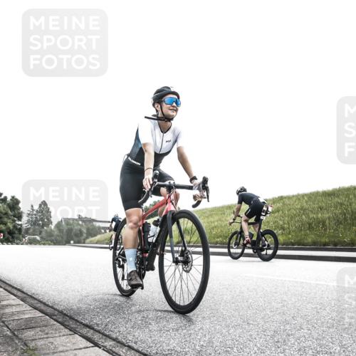 21.06.2026 - 29. Vierlanden-Triathlon H.Heesch http://msf.ph/oto/9906249 21.06.2026 11:30:10 Radfahren 252, 292 meine-sportfotos.de