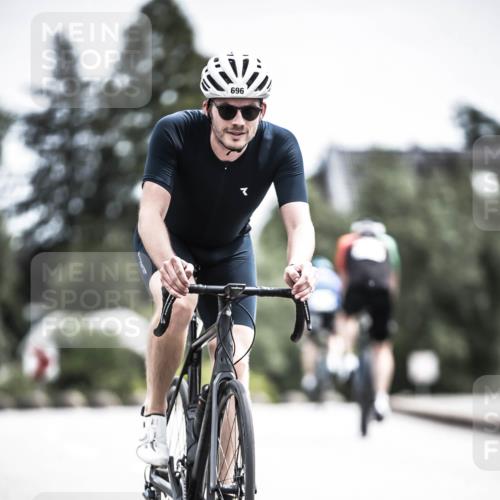 21.06.2026 - 29. Vierlanden-Triathlon H.Heesch http://msf.ph/oto/9906251 21.06.2026 11:45:02 Radfahren 255, 696 meine-sportfotos.de