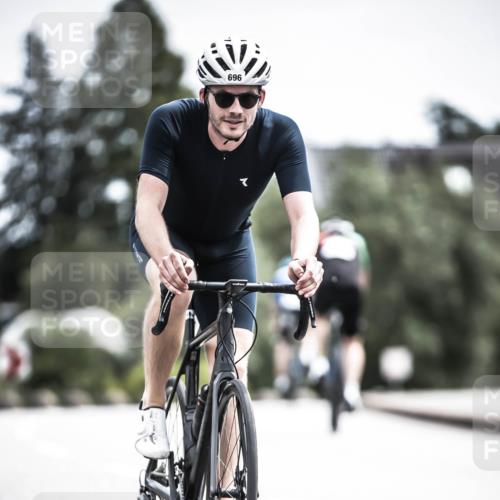 21.06.2026 - 29. Vierlanden-Triathlon H.Heesch http://msf.ph/oto/9906254 21.06.2026 11:45:02 Radfahren 255, 696 meine-sportfotos.de