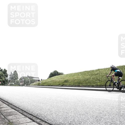 21.06.2026 - 29. Vierlanden-Triathlon H.Heesch http://msf.ph/oto/9906263 21.06.2026 11:30:12 Radfahren 252 meine-sportfotos.de