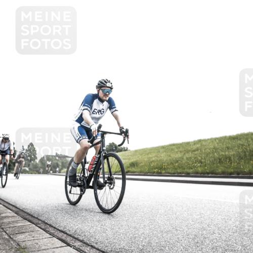 21.06.2026 - 29. Vierlanden-Triathlon H.Heesch http://msf.ph/oto/9906298 21.06.2026 11:30:57 Radfahren 277, 295, 872, 899 meine-sportfotos.de