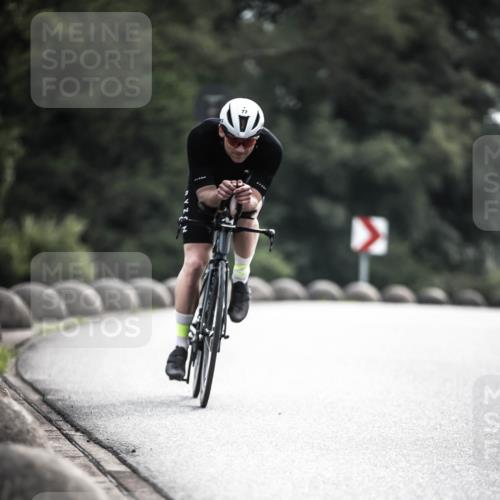 21.06.2026 - 29. Vierlanden-Triathlon H.Heesch http://msf.ph/oto/9906299 21.06.2026 09:19:40 Radfahren 4, 77, 219 meine-sportfotos.de