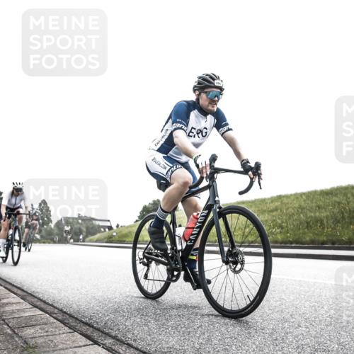 21.06.2026 - 29. Vierlanden-Triathlon H.Heesch http://msf.ph/oto/9906301 21.06.2026 11:30:57 Radfahren 277, 295, 872, 899 meine-sportfotos.de