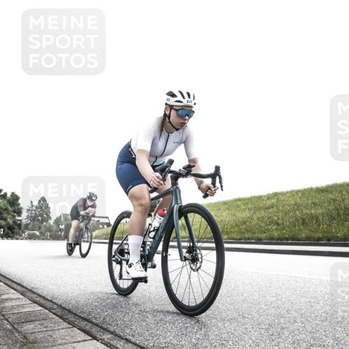 21.06.2026 - 29. Vierlanden-Triathlon H.Heesch http://msf.ph/oto/9906304 21.06.2026 11:30:58 Radfahren 277, 295, 872, 899 meine-sportfotos.de