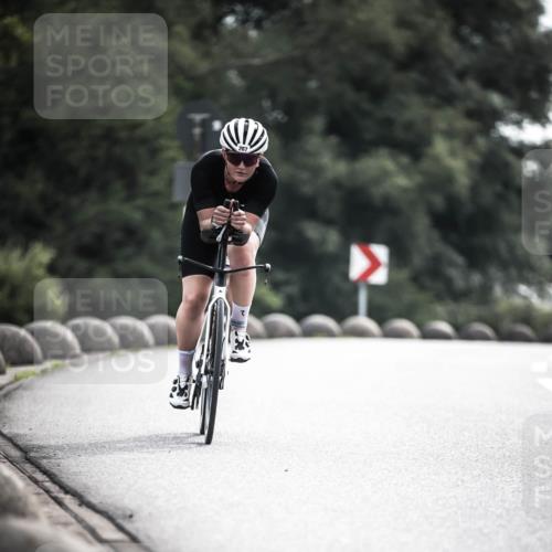 21.06.2026 - 29. Vierlanden-Triathlon H.Heesch http://msf.ph/oto/9906354 21.06.2026 09:19:56 Radfahren 32, 112, 267, 298 meine-sportfotos.de