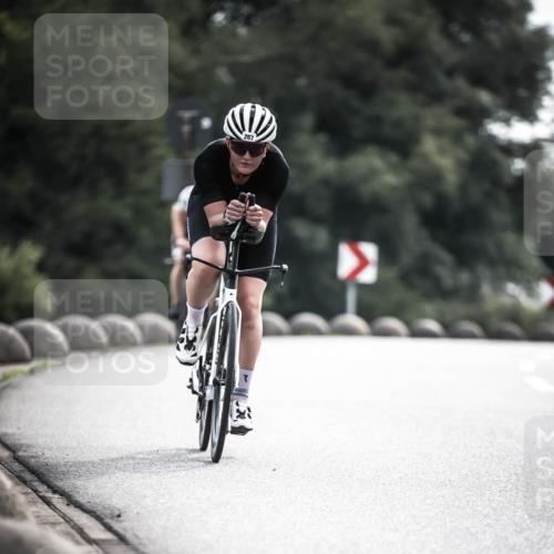 21.06.2026 - 29. Vierlanden-Triathlon H.Heesch http://msf.ph/oto/9906366 21.06.2026 09:19:56 Radfahren 32, 112, 267, 298 meine-sportfotos.de
