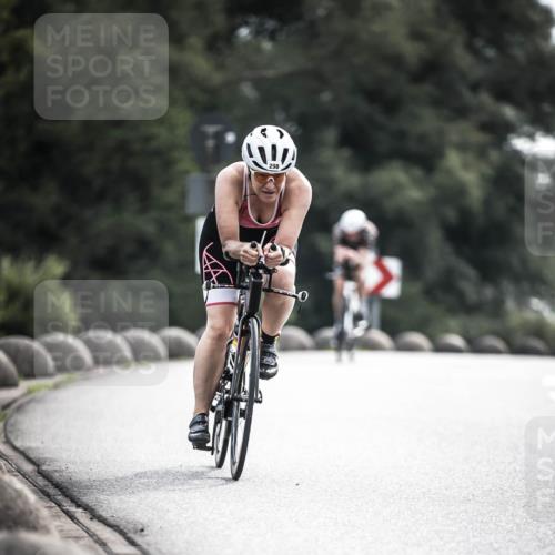 21.06.2026 - 29. Vierlanden-Triathlon H.Heesch http://msf.ph/oto/9906414 21.06.2026 09:19:59 Radfahren 32, 267, 298 meine-sportfotos.de