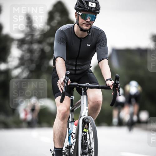 21.06.2026 - 29. Vierlanden-Triathlon H.Heesch http://msf.ph/oto/9906419 21.06.2026 10:24:40 Radfahren 71, 207, 509, 562 meine-sportfotos.de