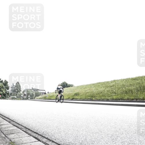 21.06.2026 - 29. Vierlanden-Triathlon H.Heesch http://msf.ph/oto/9906445 21.06.2026 11:33:30 Radfahren 19, 54, 238, 255, 686, 894 meine-sportfotos.de